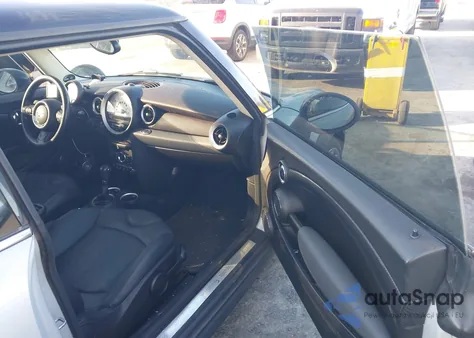 2011 Mini Cooper S z USA, uszkodzony, nr VIN WMWSV3C57BTY10372